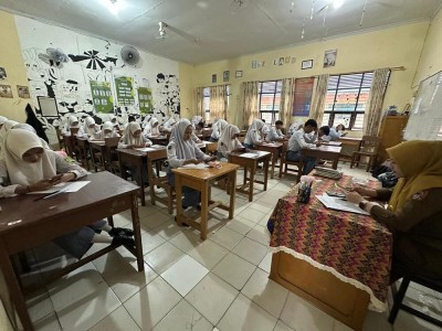 Guru dan Siswa(i)