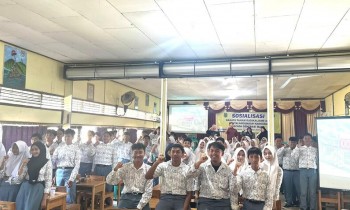 Sosialisasi Bahaya Paham Radikalisme dan Penyalahgunaan Narkoba di SMAN 1 Amuntai dari BNN dan Kesbangpol