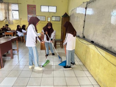 Kegiatan Jumat Bersih 