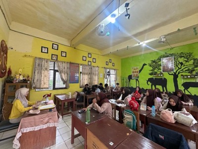 Anita Rusvarina, S.Pd