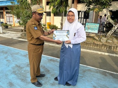 Juara 1 Lomba Debat B.inggris dan Best Speaker