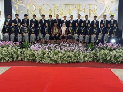 Foto Bersama Kelas XII-4