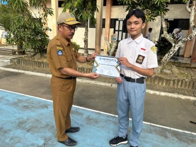 Juara 1 Lomba Debat B.inggris dan Best Speaker