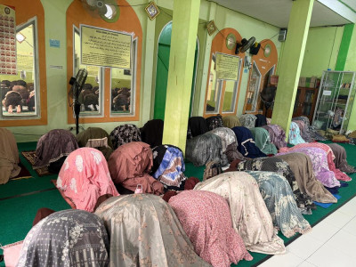 Shalat Hajat dan Doa Bersama Kelas XII dalam Persiapan Menghadapi TKA