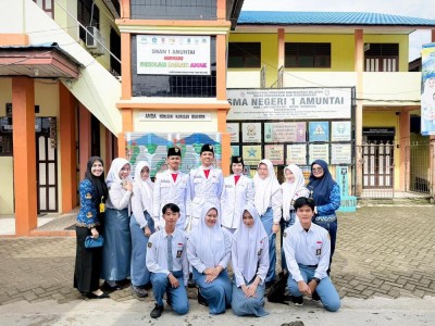 Kegiatan Tabur Bunga di Makam Pahlawan