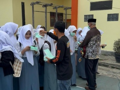 Pembagian Masker dari Bupati HSU