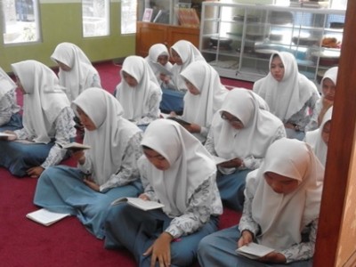 Kegiatan Keagamaan di Musalla Sekolah