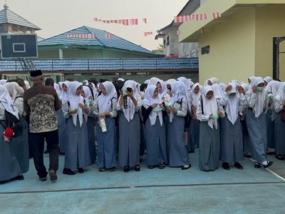 Pembagian Masker dari Bupati HSU