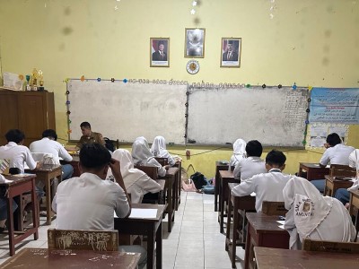 Guru dan Siswa(i)