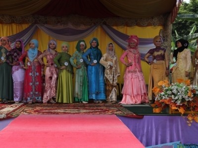 Lomba busana muslimah
