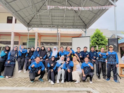 Foto Bersama Dewan Guru dan Staff