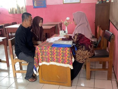 Pembagian Rapor Semester Genap & Kenaikan Kelas XI - F1 Tahun Pelajaran 2024/2025