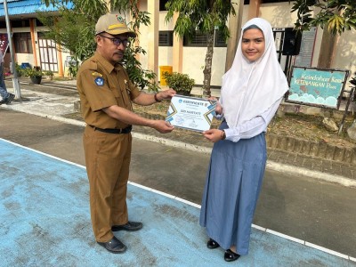Juara 1 Lomba Debat B.inggris dan Best Speaker