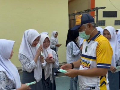 Pembagian Masker dari Bupati HSU