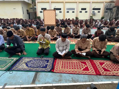 Membaca Surah Yasin