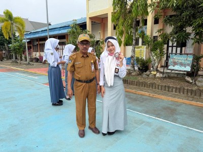 Penyerahan Penghargaan FLS3N Lomba Baca Puisi