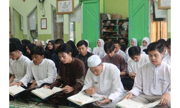 Khataman Al-Quran dan Doa Bersama Kelas XII