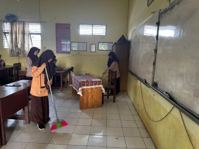 Kegiatan Jumat Bersih 