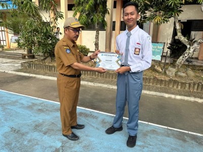 Juara 1 Lomba Debat B.inggris dan Best Speaker