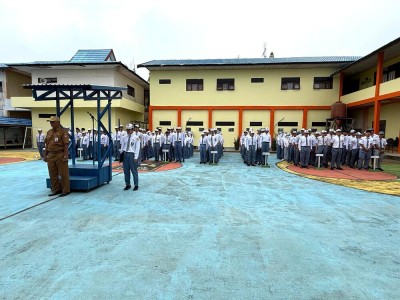 Kegiatan Upacara Memperingati Hari Pendidikan Nasional