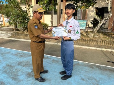 Juara 1 Lomba Debat B.inggris dan Best Speaker