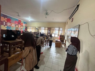 Kegiatan Jumat Bersih 
