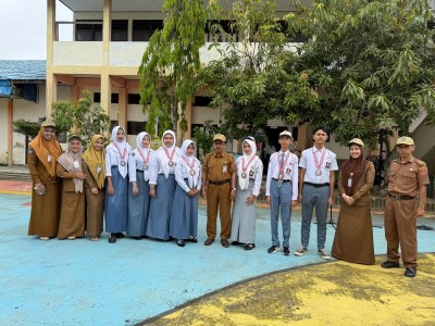 Penyerahan Penghargaan FLS3N 