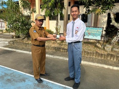 Juara 1 Lomba Debat B.inggris dan Best Speaker
