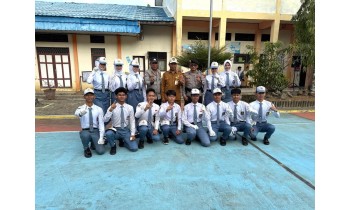 Upacara Bendera Senin Bersama Kapolsek Kota Amuntai, SMAN 1 Amuntai Perkuat Karakter, Keselamatan, dan Budaya Sekolah Positif
