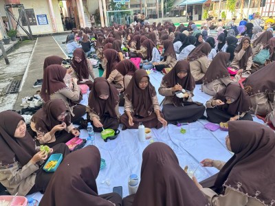 Kegiatan Jumat Bergizi Makan Bekal Bersama