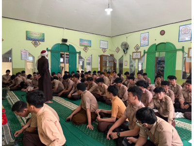 Shalat Hajat dan Doa Bersama Kelas XII dalam Persiapan Menghadapi TKA